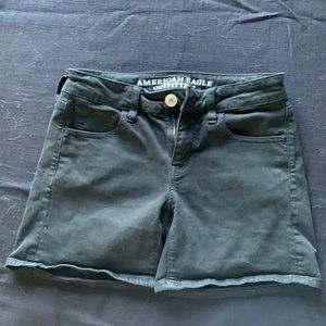 AE midi black shorts